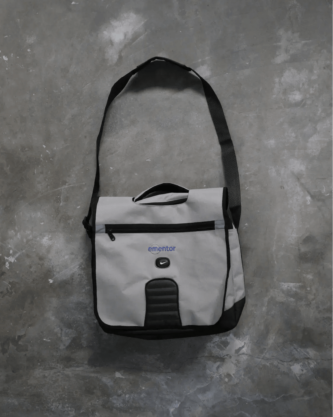 Vintage Nike ementor Sling bag - Beige/Olive Green