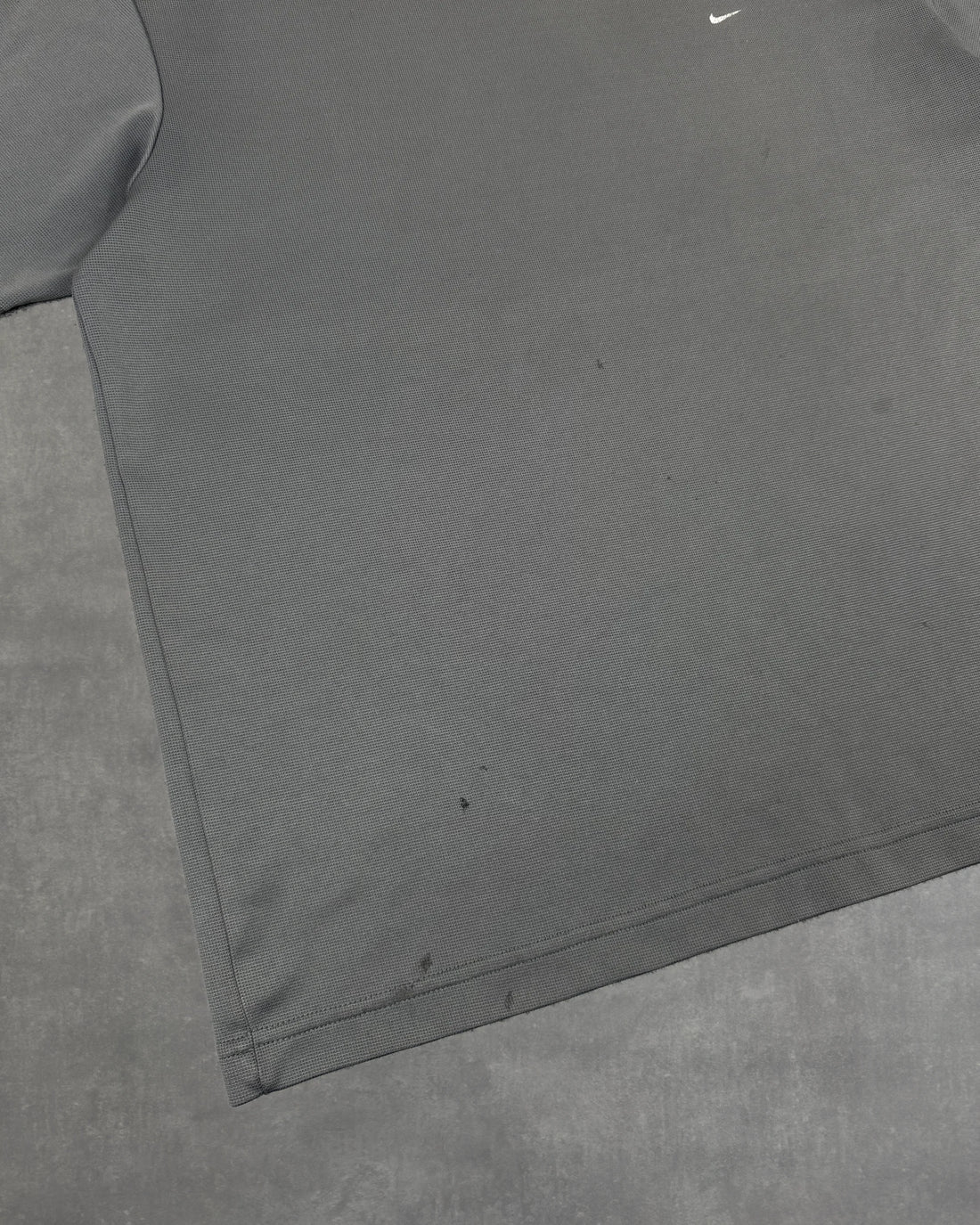 VINTAGE DARK GREY NIKE MINI SWOOSH TEE - L