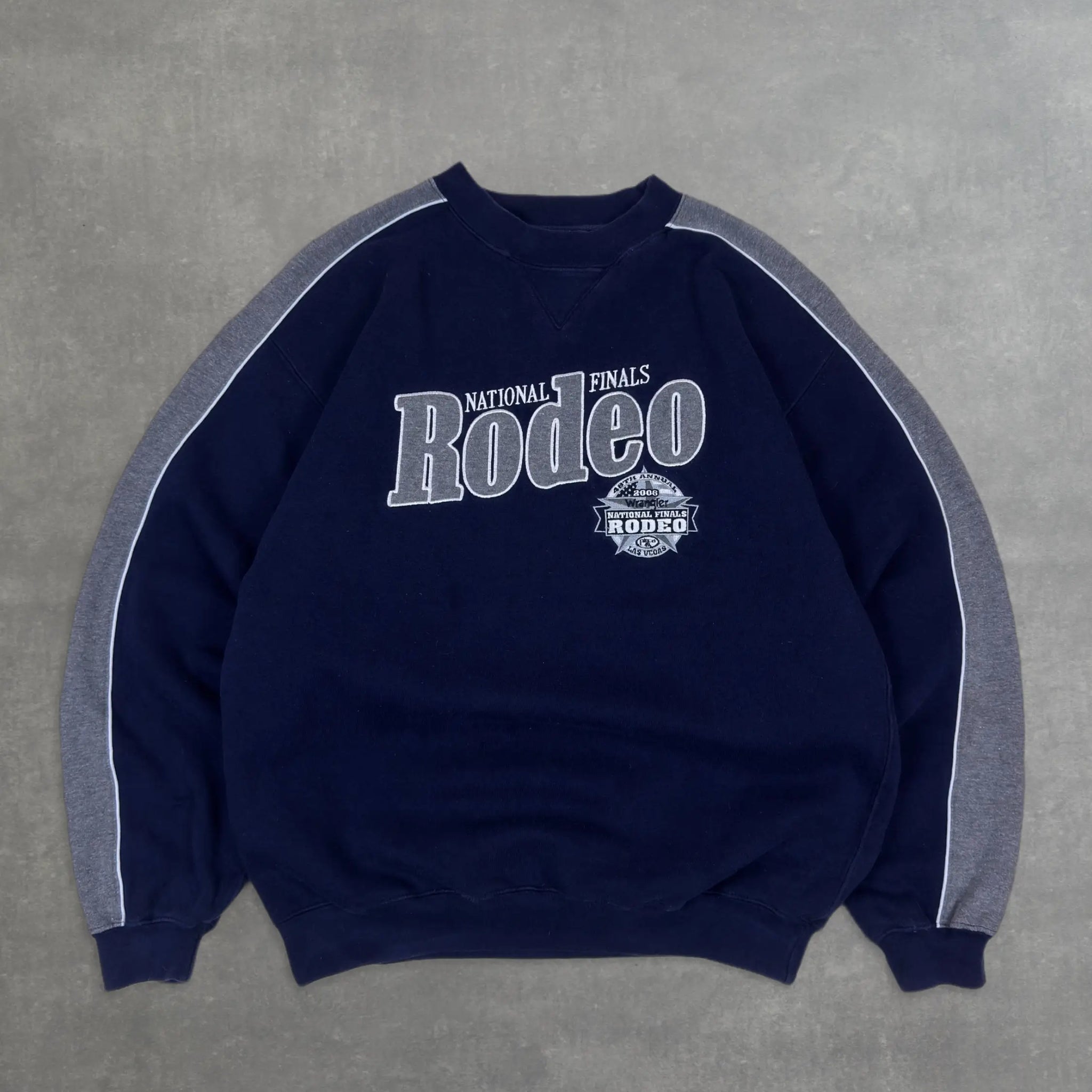 VINTAGE NAVY GREY RODEO CREWNECK - M
