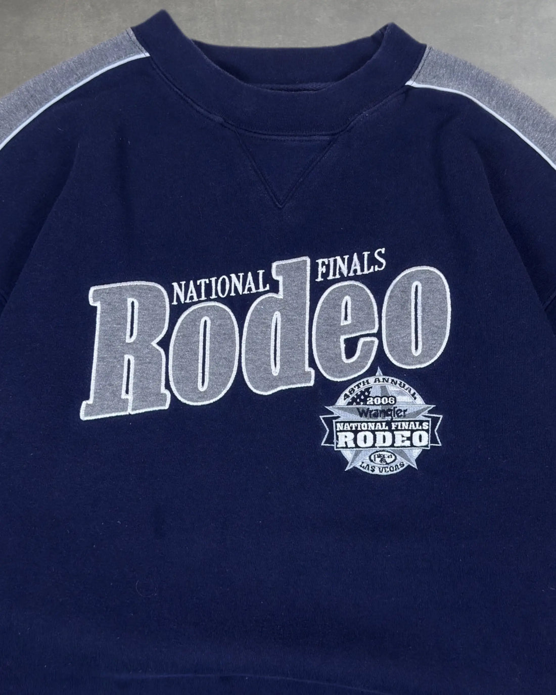 VINTAGE NAVY GREY RODEO CREWNECK - M